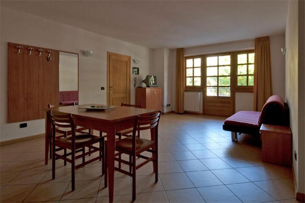 Residence Le Orchidee Бормио Стая снимка