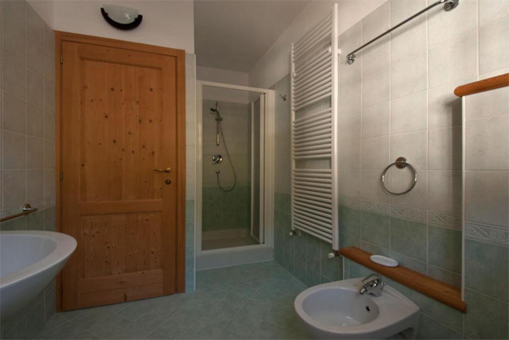 Residence Le Orchidee Бормио Стая снимка